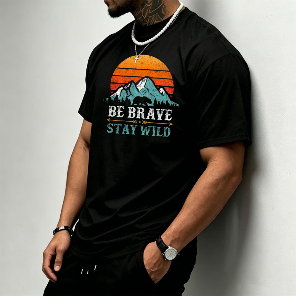 Sunset Mountain Bear Graphic M - Outdoor Adventure Quotes Short incelemesi ve fiyatı